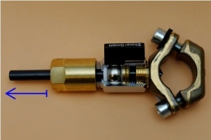 Bohrvorgang beenden und Bohrer langsam aus der Anbohrmuffe rausziehen.